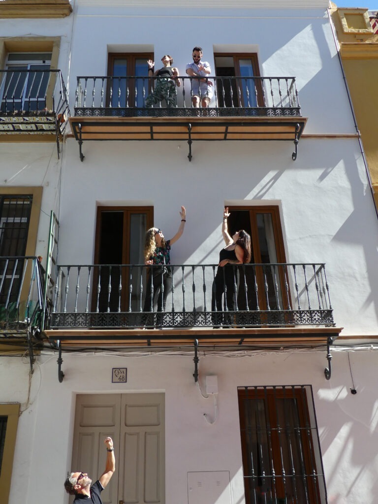 Les coiffeurs du salon Authentic dans leur Airbnb à Séville