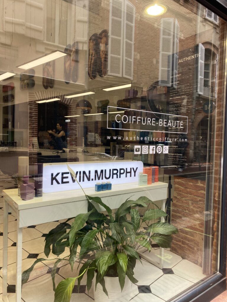 La marque de produits coiffants Kevin Murphy s'installe chez Authentic Carmes à Toulouse.