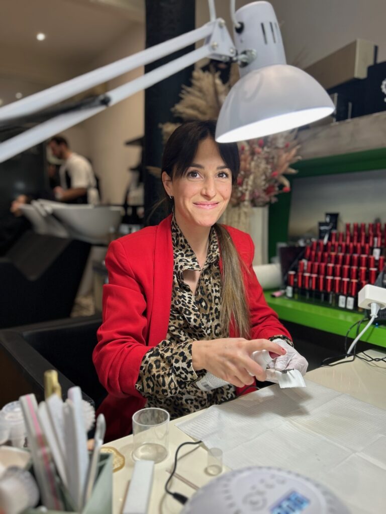 Laura prothésiste ongulaire chez Authentic Cames à Toulouse
